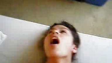 Şehirde iki erkek ile yüzde yüz yerli porno güzel bir sarışın