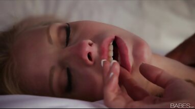 Bir havuzda xxx yerli porno seksi olgun sarışın