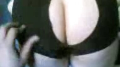 Korkunç yaşlı adam naylon çoraplarını yırtıyor anal yerli porno ve çok güzel,